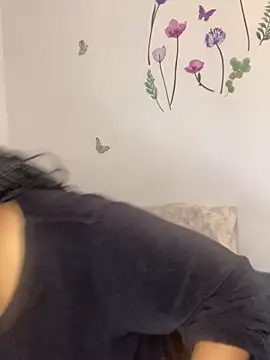 Nahomy gree online show from 11.17.25