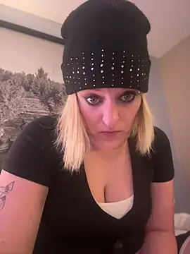 KITTYBOOBOOFUXX online show from 04.12.26