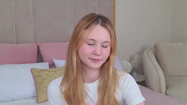 Snapshot of AmeliRoyse chatting on 06.19.26 AmeliRoyse online show from 06.19.26