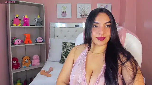 Snapshot of Sophie_Grays_ chatting on 04.27.26 Sophie Grays online show from 04.27.26