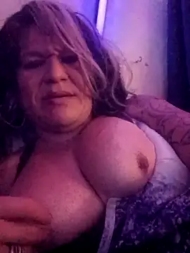 Snapshot of deedeelove82 chatting on 12.20.25 deedeelove82 online show from 12.20.25