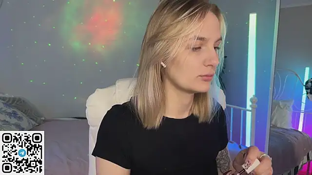Snapshot of _Vikky_Moon_ chatting on 06.21.26 Vikky Moon online show from 06.21.26