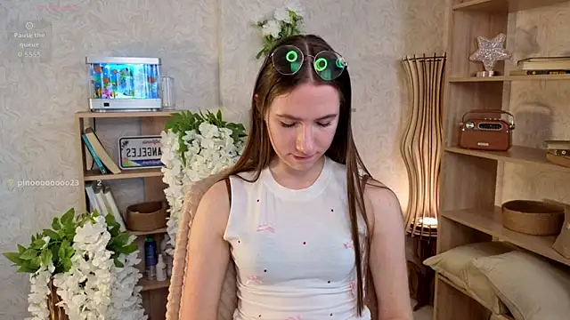 Kira mindnes online show from 09.18.25