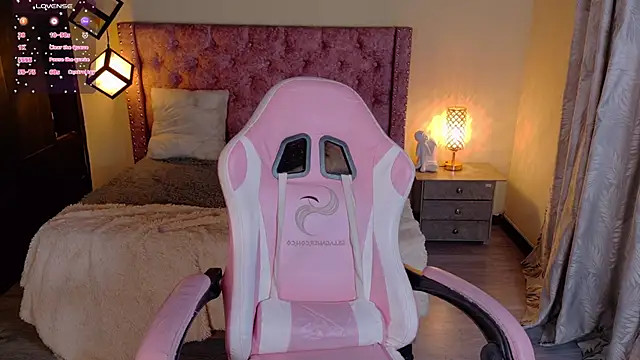 Snapshot of sweet__thang chatting on 10.09.25 sweet thang online show from 10.09.25