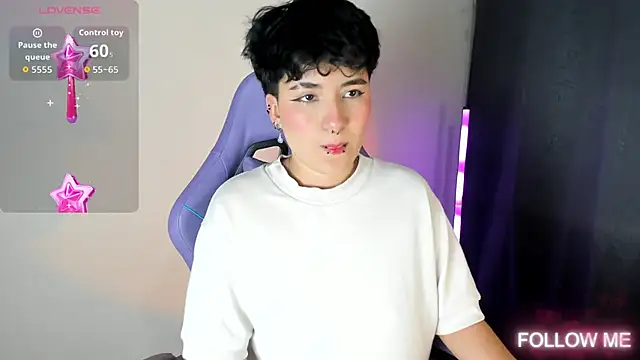 emma cute7 online show from 12.19.25