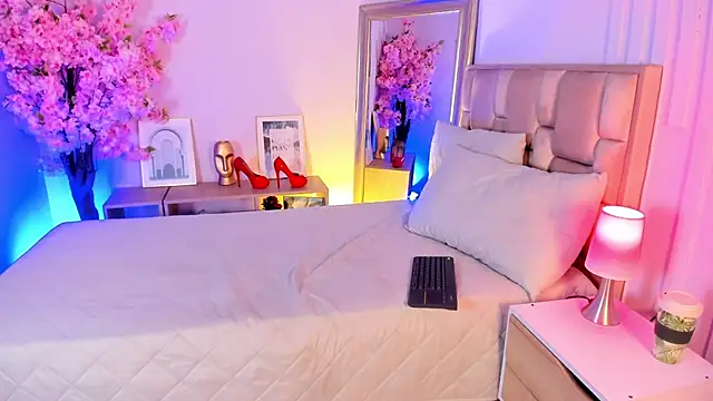 Snapshot of naia_xo chatting on 11.11.25 naia xo online show from 11.11.25