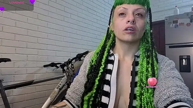 Snapshot of freyaa_sorcerees chatting on 09.14.25 freyaa sorcerees online show from 09.14.25