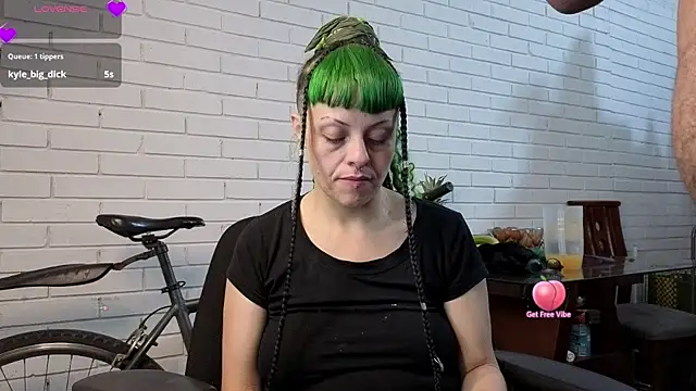 Snapshot of freyaa_sorcerees chatting on 09.15.25 freyaa sorcerees online show from 09.15.25