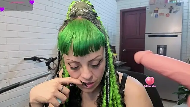 Snapshot of freyaa_sorcerees chatting on 09.19.25 freyaa sorcerees online show from 09.19.25