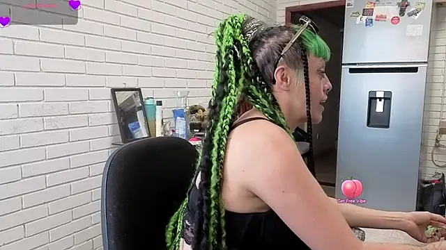 Snapshot of freyaa_sorcerees chatting on 10.03.25 freyaa sorcerees online show from 10.03.25