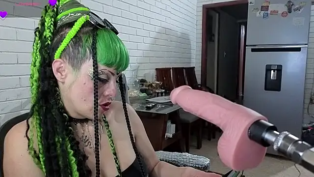 Snapshot of freyaa_sorcerees chatting on 10.06.25 freyaa sorcerees online show from 10.06.25