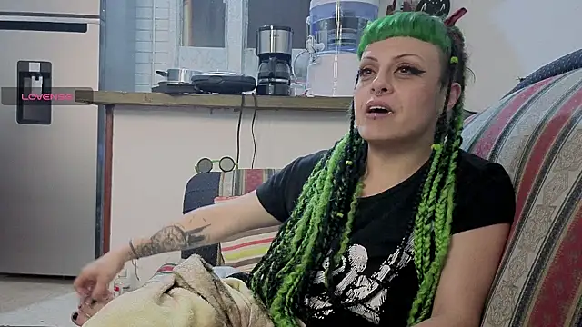 Snapshot of freyaa_sorcerees chatting on 10.20.25 freyaa sorcerees online show from 10.20.25