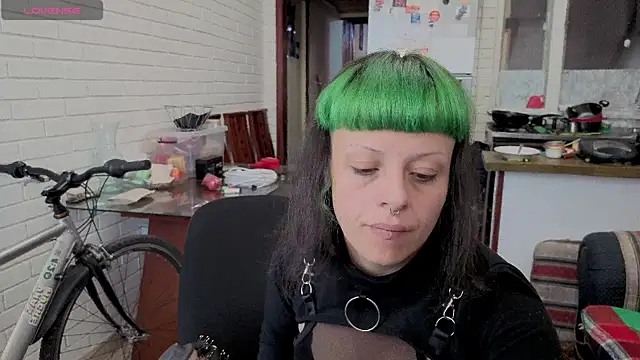 Snapshot of freyaa_sorcerees chatting on 11.12.25 freyaa sorcerees online show from 11.12.25