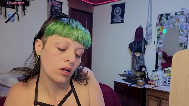 Snapshot of freyaa_sorcerees chatting on 11.23.25 freyaa sorcerees online show from 11.23.25