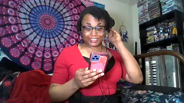 Snapshot of GardeniaFields chatting on 06.13.26 GardeniaFields online show from 06.13.26