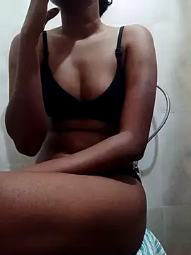 Snapshot of naughtyreva chatting on 03.08.25 naughtyreva online show from 03.08.25