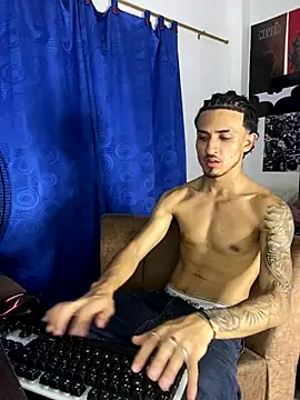 Snapshot of Zayn_kane chatting on 10.11.25 Zayn kane online show from 10.11.25