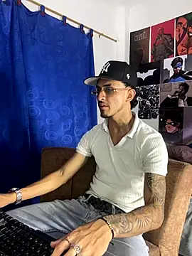 Snapshot of Zayn_kane chatting on 10.14.25 Zayn kane online show from 10.14.25