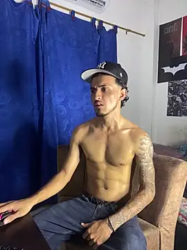 Snapshot of Zayn_kane chatting on 11.14.25 Zayn kane online show from 11.14.25