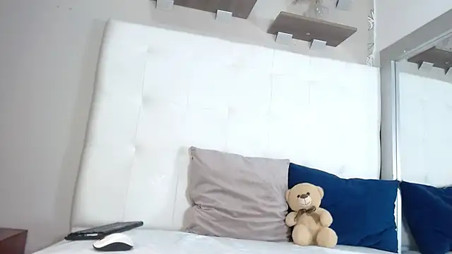 willow smitt online show from 11.10.25