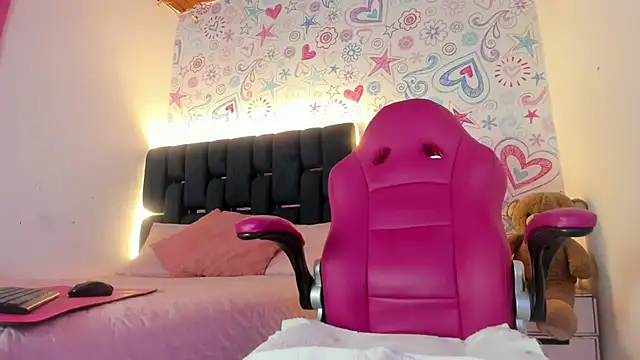 Snapshot of margott_22_ chatting on 11.26.25 margott 22 online show from 11.26.25