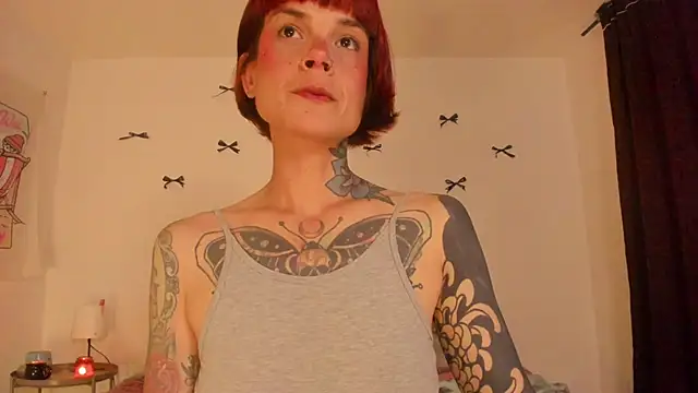 Snapshot of Alessamoth chatting on 06.22.26 Alessamoth online show from 06.22.26