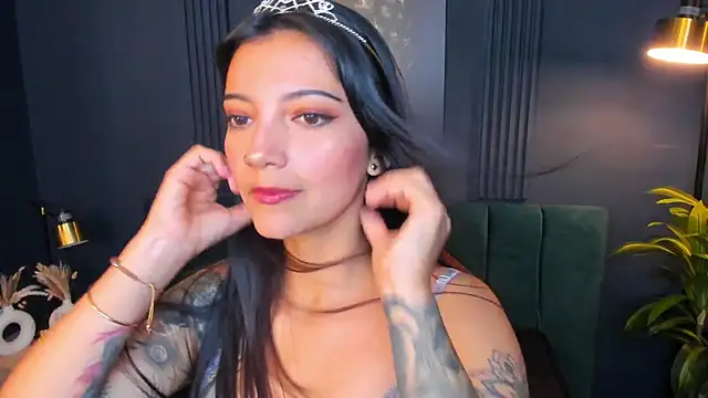 Snapshot of roxy_hell chatting on 03.10.25 roxy hell online show from 03.10.25