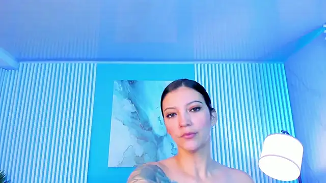 Snapshot of roxy_hell chatting on 10.14.25 roxy hell online show from 10.14.25