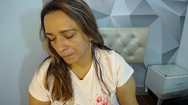 Milf-Prettyboobs online show from 12.05.25