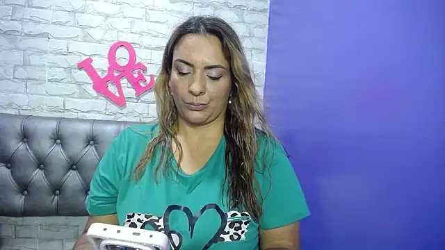 Snapshot of Milf-Prettyboobs chatting on 05.08.26 Milf-Prettyboobs online show from 05.08.26