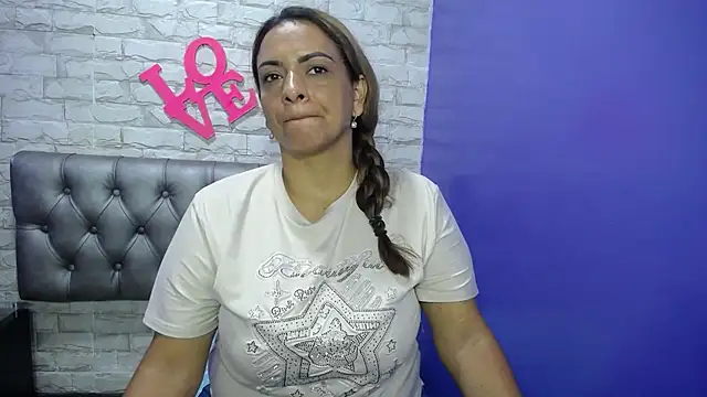 Snapshot of Milf-Prettyboobs chatting on 05.09.26 Milf-Prettyboobs online show from 05.09.26