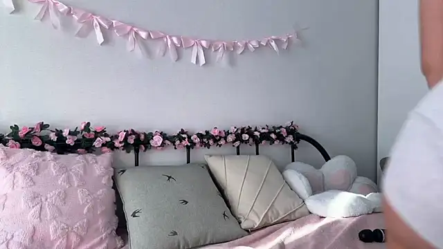 Anna Six online show from 04.01.26