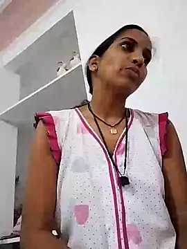 Snapshot of Hotty-Nidhi chatting on 03.12.25 Hotty-Nidhi online show from 03.12.25