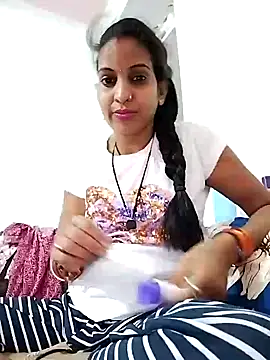 Snapshot of Hotty-Nidhi chatting on 03.12.25 Hotty-Nidhi online show from 03.12.25