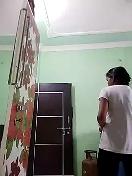 Snapshot of Hotty-Nidhi chatting on 03.15.25 Hotty-Nidhi online show from 03.15.25