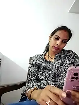 Snapshot of Hotty-Nidhi chatting on 03.17.25 Hotty-Nidhi online show from 03.17.25