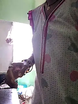 Snapshot of Hotty-Nidhi chatting on 03.18.25 Hotty-Nidhi online show from 03.18.25