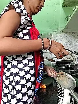 Snapshot of Hotty-Nidhi chatting on 09.11.25 Hotty-Nidhi online show from 09.11.25