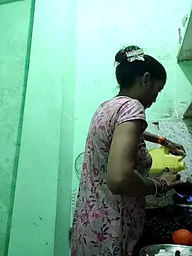 Snapshot of Hotty-Nidhi chatting on 09.18.25 Hotty-Nidhi online show from 09.18.25