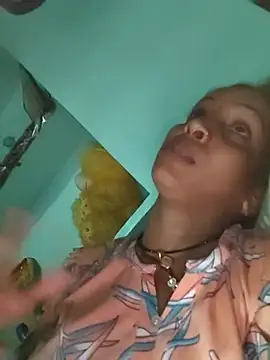 Snapshot of Hotty-Nidhi chatting on 09.30.25 Hotty-Nidhi online show from 09.30.25