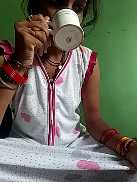 Snapshot of Hotty-Nidhi chatting on 10.02.25 Hotty-Nidhi online show from 10.02.25