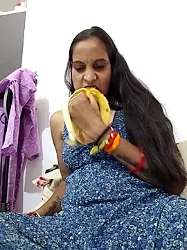 Snapshot of Hotty-Nidhi chatting on 10.05.25 Hotty-Nidhi online show from 10.05.25