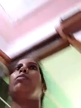 Snapshot of Hotty-Nidhi chatting on 10.06.25 Hotty-Nidhi online show from 10.06.25