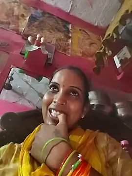 Snapshot of Hotty-Nidhi chatting on 10.07.25 Hotty-Nidhi online show from 10.07.25