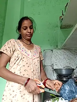 Snapshot of Hotty-Nidhi chatting on 10.19.25 Hotty-Nidhi online show from 10.19.25