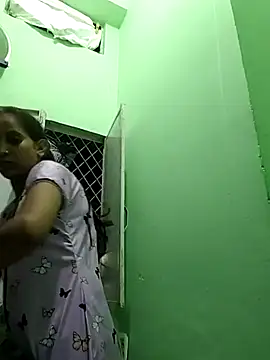 Snapshot of Hotty-Nidhi chatting on 10.19.25 Hotty-Nidhi online show from 10.19.25