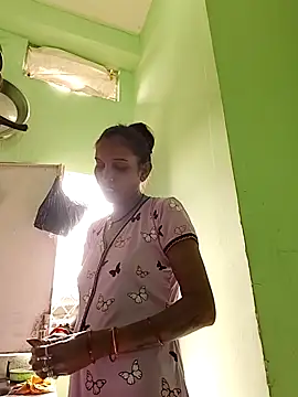 Snapshot of Hotty-Nidhi chatting on 10.20.25 Hotty-Nidhi online show from 10.20.25