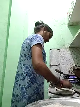 Snapshot of Hotty-Nidhi chatting on 10.25.25 Hotty-Nidhi online show from 10.25.25