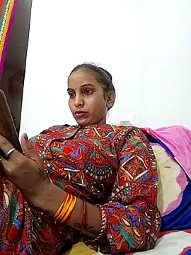 Snapshot of Hotty-Nidhi chatting on 10.26.25 Hotty-Nidhi online show from 10.26.25