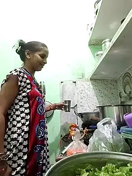 Snapshot of Hotty-Nidhi chatting on 10.27.25 Hotty-Nidhi online show from 10.27.25